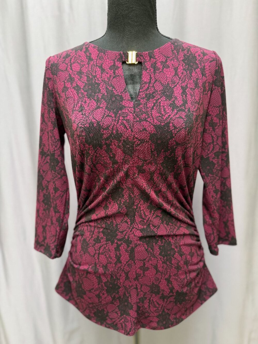 Vince Camuto Burgundy Black Lace Print Ruched 3/4 Sleeve Top Size S